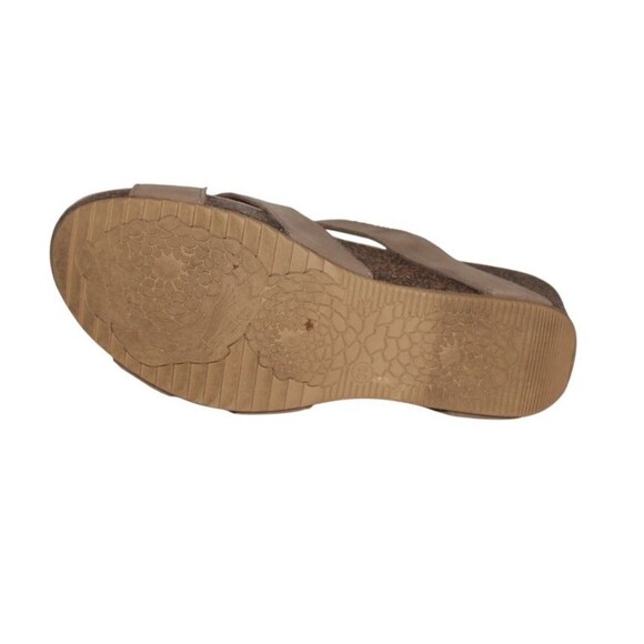 Dansko Women's Taupe Milled Nubuck Leather Susie Wedge Sandals - 39 (US 8) - Picture 11 of 11